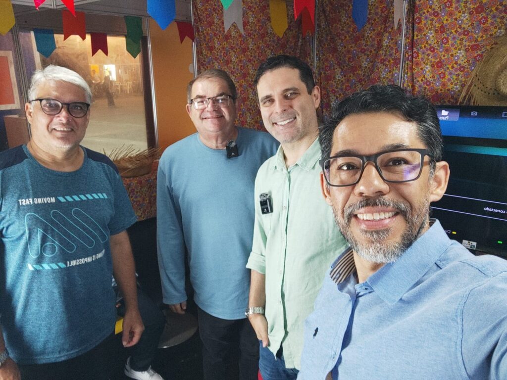 Da esquerda pra direita - Prof Danilo, Sec William Tejo, Prof Heleno Bispo e Prof Carlos Rueda da RBCC