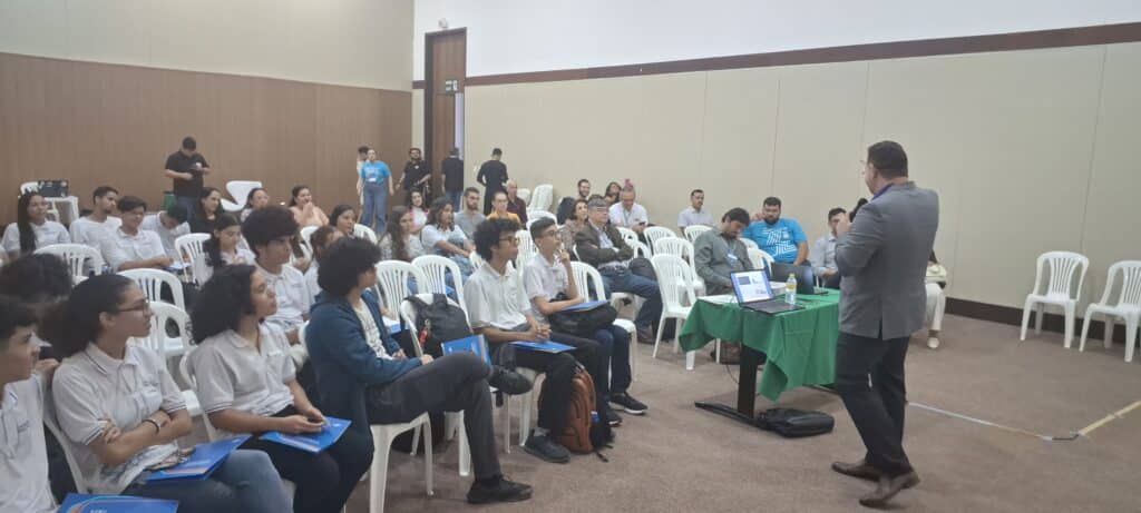 Gutemberg Ramos da 3R Contabilidade em palestra sobre abertura de startups
