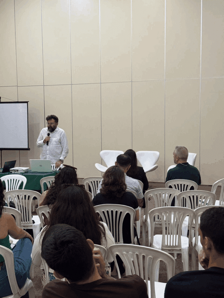 Secretário prof Claudio Furtado - SECTIES prestigiando o evento