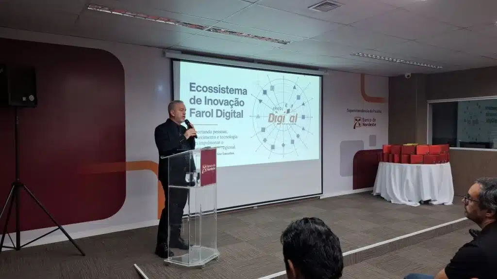Farol Digital participa do primeiro Inova Day promovido pelo Banco do Nordeste na Paraíba Prof Jaildo Tavares apresentando do Ecossistema Farol digital no Inova Day