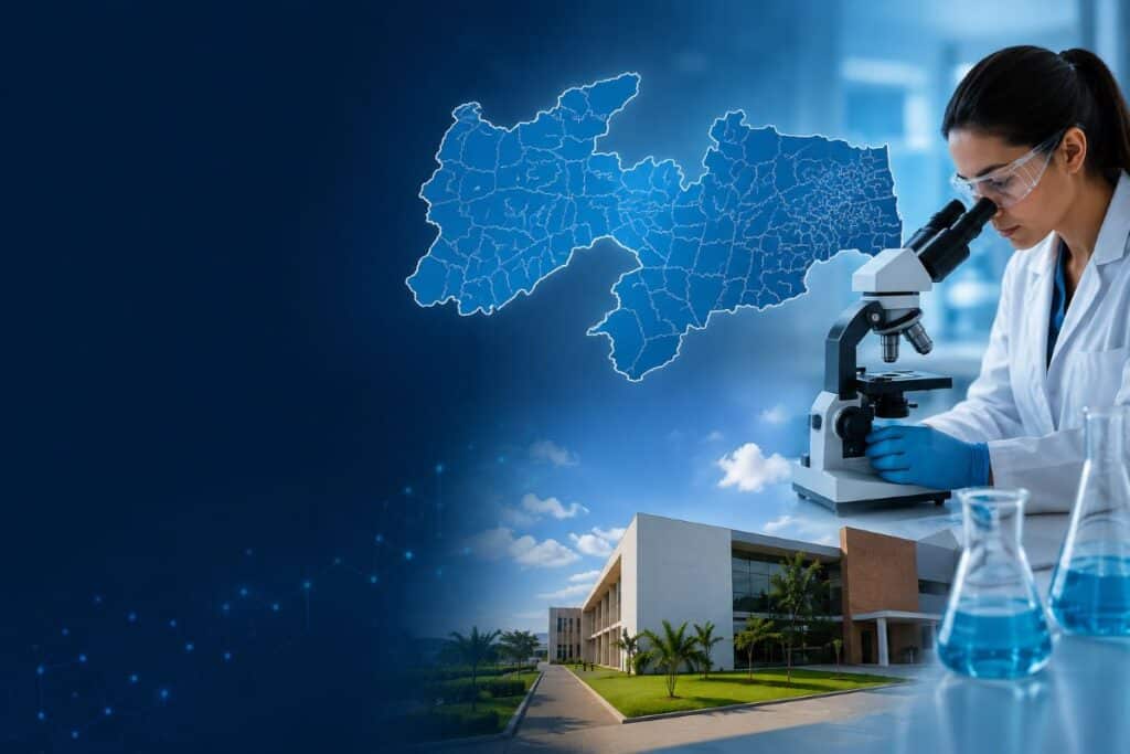Mapa do estado da Paraíba em destaque em composição tecnológica com cientista utilizando microscópio em laboratório, edifício moderno de pesquisa científica ao fundo, elementos de inovação e ciência em tons de azul, representando investimentos em pesquisa, tecnologia, formação de doutores e desenvolvimento científico no estado da Paraíba.