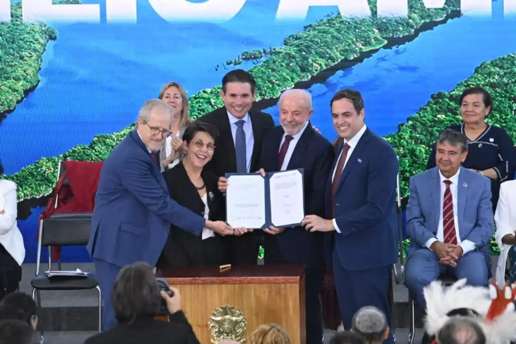 Novo edital de R$ 60 milhões vai acelerar a recuperação da Caatinga e impulsionar projetos sustentáveis no Nordeste Autoridades do BNDES, Banco do Nordeste e Governo Federal apresentam edital de R$ 60 milhões destinado à recuperação de áreas degradadas da Caatinga durante cerimônia oficial em Brasília.