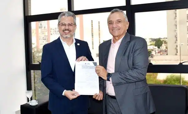 Superintendente do BNB - Rudrigo Araújo (à dir) e o Sec. SEFAZ Marialvo Laureano. foto: ASCOM SEFAZ PB