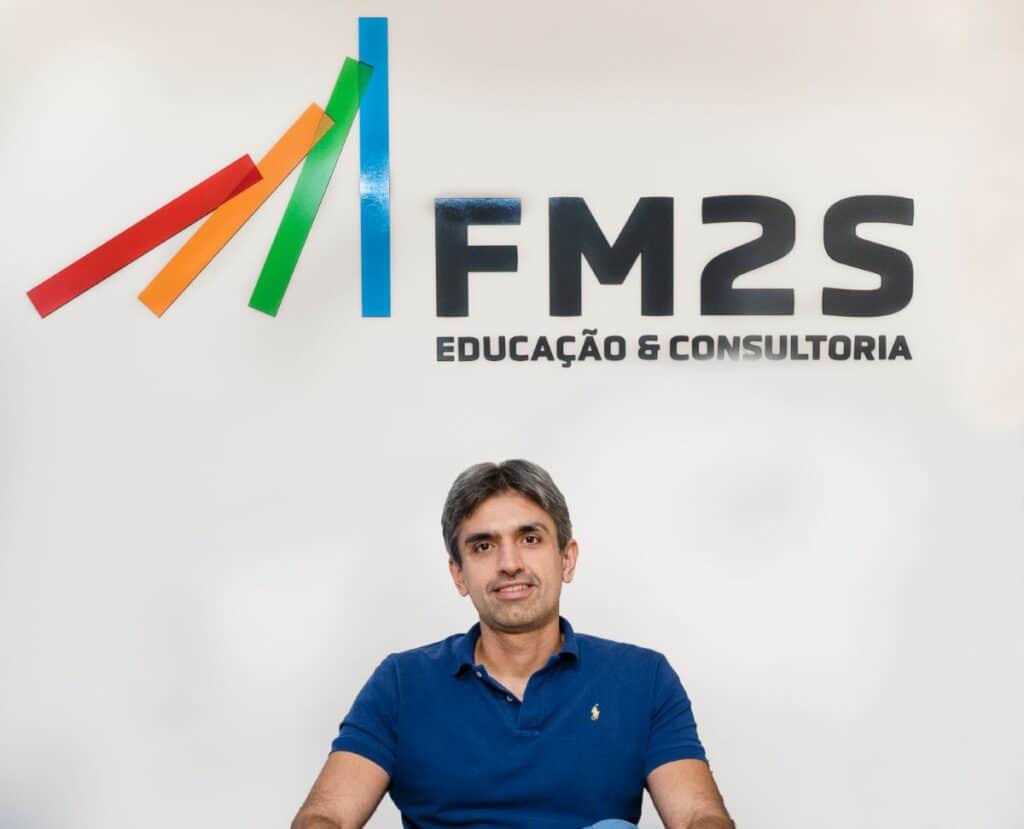 Consultor da FM2S Educação & Consultoria em escritório corporativo, referência em cursos de gestão, inovação e Lean Six Sigma.