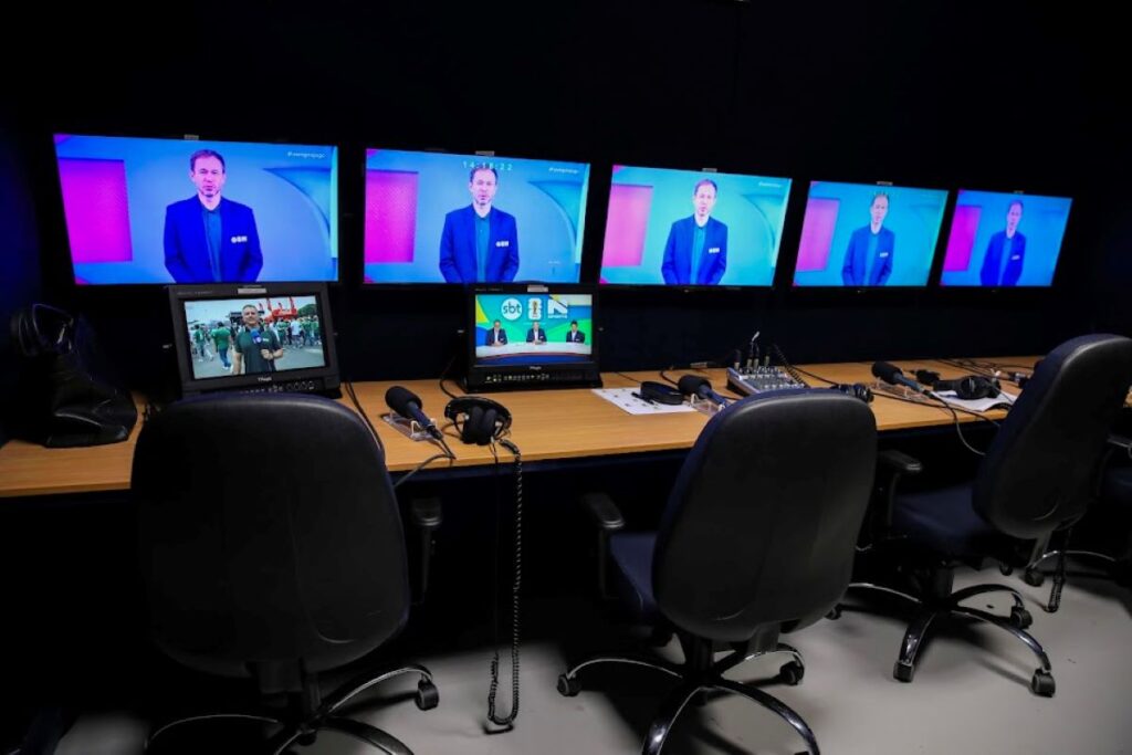 SBT eleva a experiência da Copa com áudio imersivo Dolby Atmos na estreia do Brasil Torcedores acompanham partida da Copa do Mundo em transmissão do SBT com tecnologia Dolby Atmos, que proporciona áudio imersivo e experiência tridimensional durante os jogos do Mundial de 2026.
