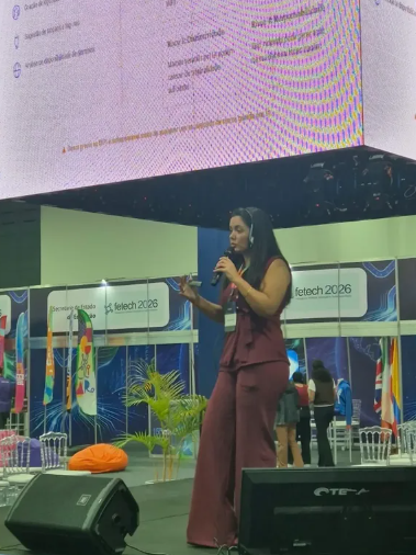 fernanda carvalho advogada colider farol digital palestra